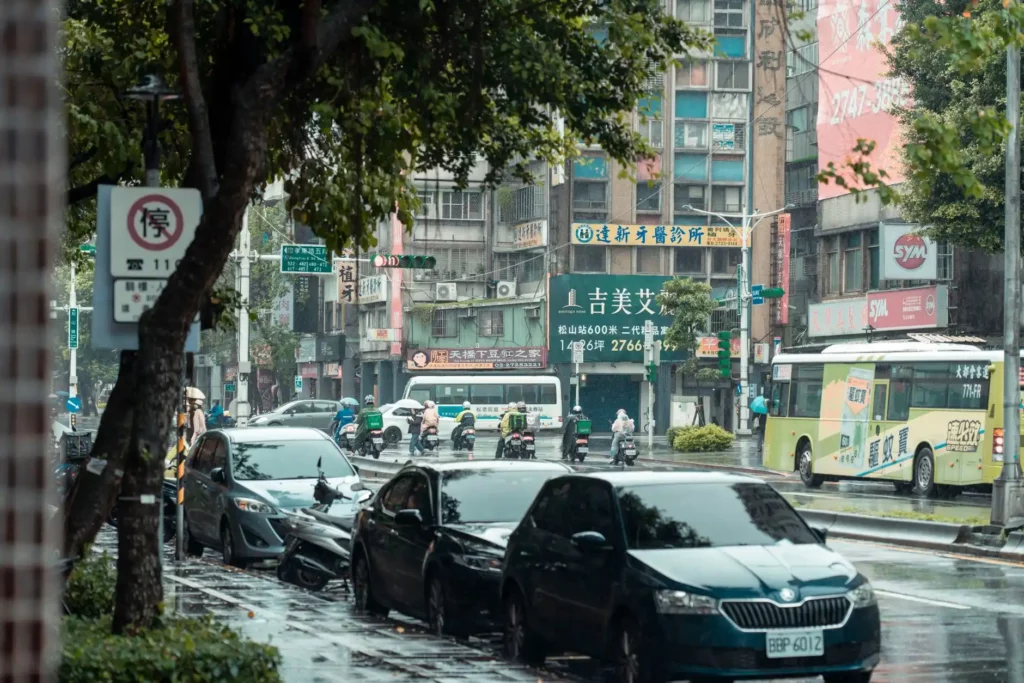 豪雨特報擴大高屏台南慎防淹水