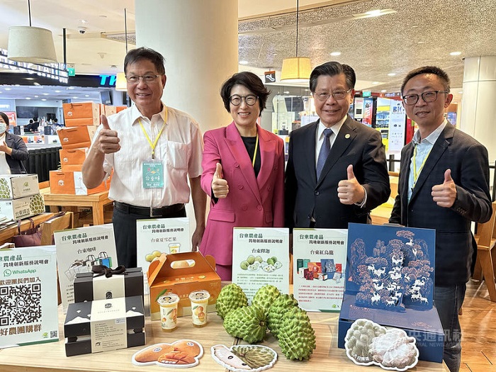 台東縣長赴星推鳳梨釋迦。(圖台東縣政府資料照片)