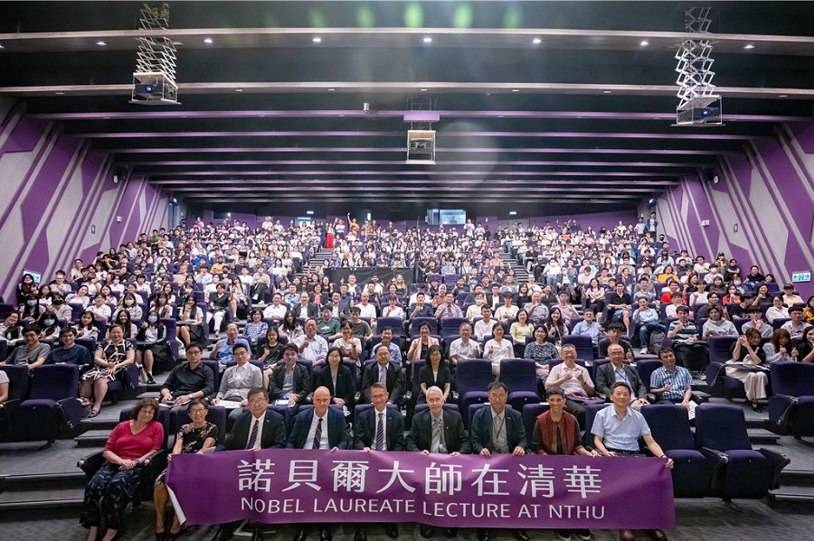 「諾貝爾大師在清華」系列活動吸引眾多校內外師生與民眾參與，現場座無虛席。（清大提供）