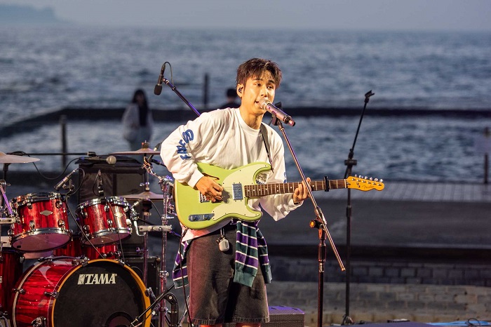 由片山涼太開啟「白潮之夜」音樂派對的序幕。(圖/北觀處)